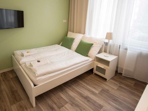 NEU: Zentral gelegene, stilvoll eingerichtete Zimmer mit eigener Teeküche : photo 2 de la chambre chambre double standard