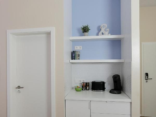 NEU: Zentral gelegene, stilvoll eingerichtete Zimmer mit eigener Teeküche : photo 4 de la chambre grande chambre double