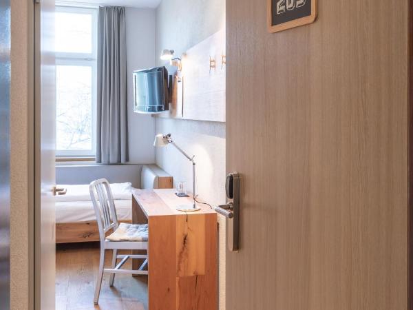 Alpenblick Bern - kind of a hotel : photo 2 de la chambre chambre simple standard avec douche
