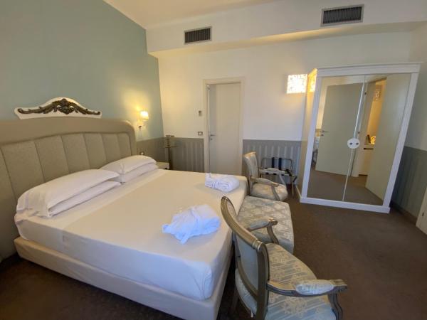 JR Hotels Oriente Bari : photo 1 de la chambre chambre double deluxe