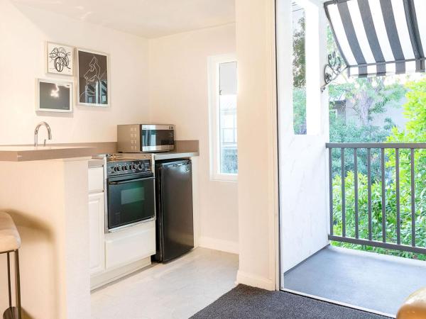 Montrose at Beverly Hills : photo 4 de la chambre suite lit king-size premier avec balcon