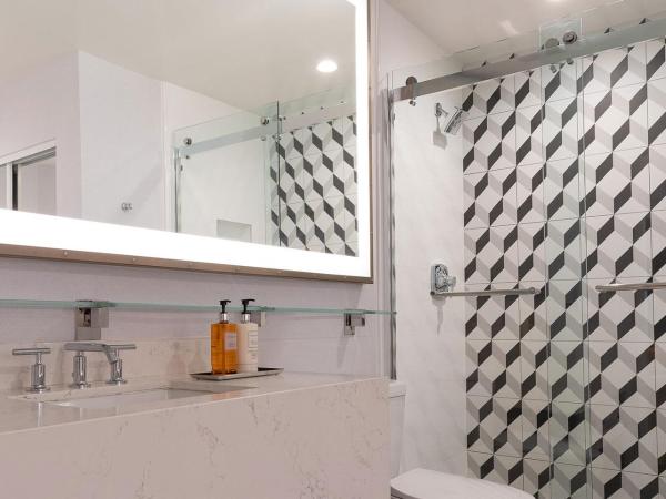 Montrose at Beverly Hills : photo 4 de la chambre suite signature avec 2 lits queen-size et balcon