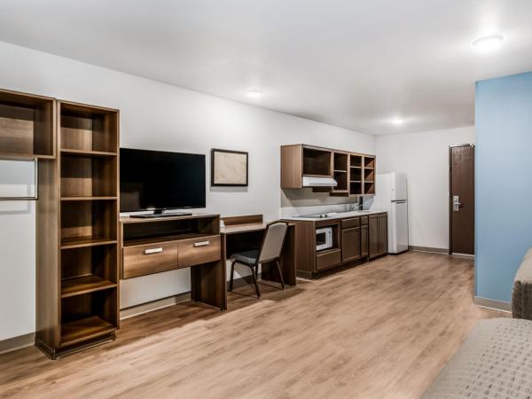 WoodSpring Suites Tampa Airport North Veterans Expressway : photo 2 de la chambre suite lit king-size - non-fumeurs