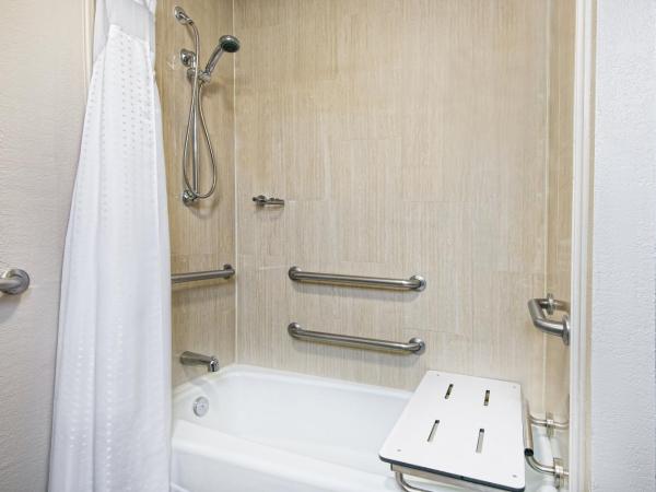 Holiday Inn Houston SW-Near Sugar Land, an IHG Hotel : photo 8 de la chambre chambre lit king-size - accessible aux personnes à mobilité réduite / adapté aux malentendants