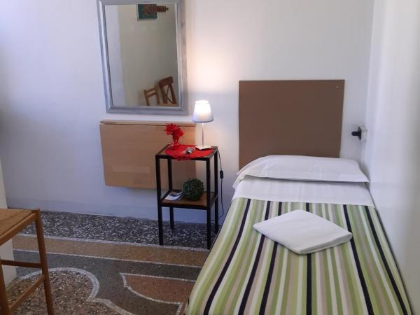 Hotel Guesthouse MASSENA : photo 1 de la chambre chambre simple standard