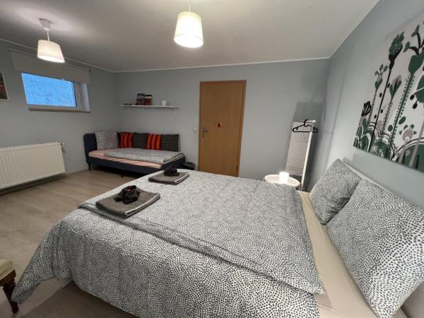 city rooms luxembourg : photo 1 de la chambre chambre triple avec salle de bains commune