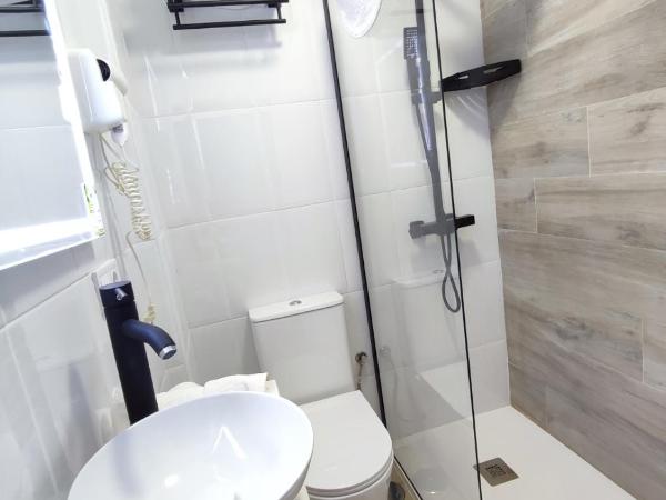 Hostal Lucy : photo 9 de la chambre chambre double ou lits jumeaux