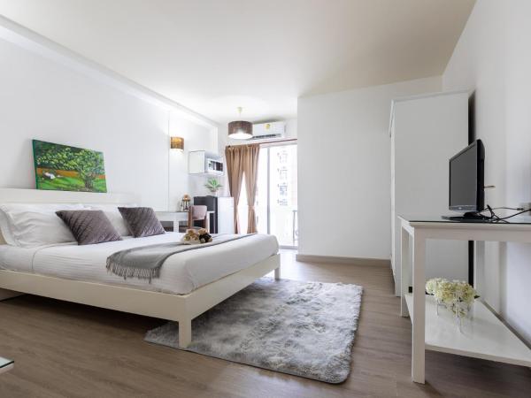 Thanaree place : photo 1 de la chambre studio avec balcon