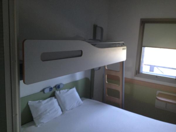 Ibis Budget Sevilla Aeropuerto : photo 5 de la chambre chambre double avec lit superposé