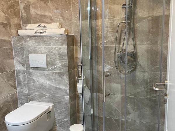 Hannover Zimmervermietung Mardino : photo 1 de la chambre chambre double ou lits jumeaux avec douche