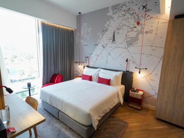 IntercityHotel Dubai Jaddaf Waterfront : photo 1 de la chambre chambre lit king-size supérieure (15 % de réduction sur nourriture et boissons et service de navette vers festival city mall)