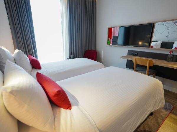 IntercityHotel Dubai Jaddaf Waterfront : photo 2 de la chambre chambre lits jumeaux supérieure - vue sur canal (15 % de réduction sur nourriture et boissons et service de navette vers festival city mall)