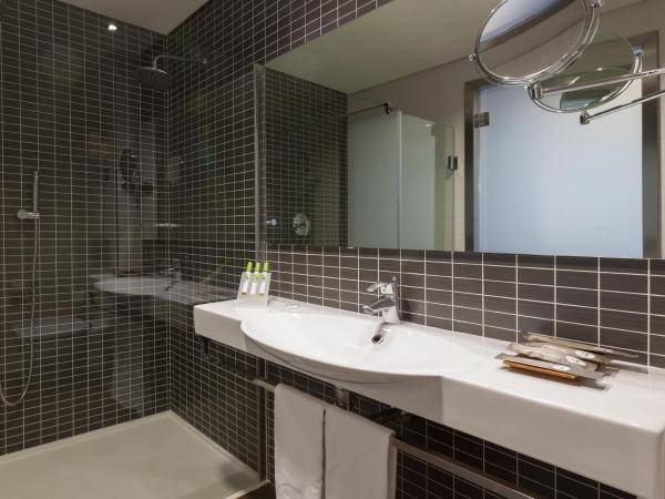 Axor Barajas : photo 10 de la chambre chambre triple avec navette aéroport gratuite