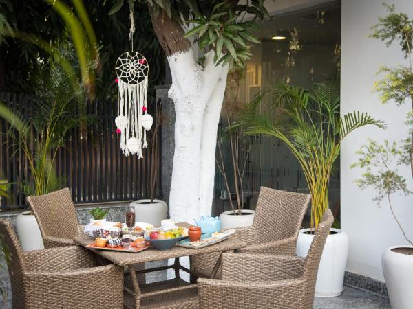 ROSASTAYS Gurugram Sec 31 : photo 4 de la chambre chambre deluxe double ou lits jumeaux