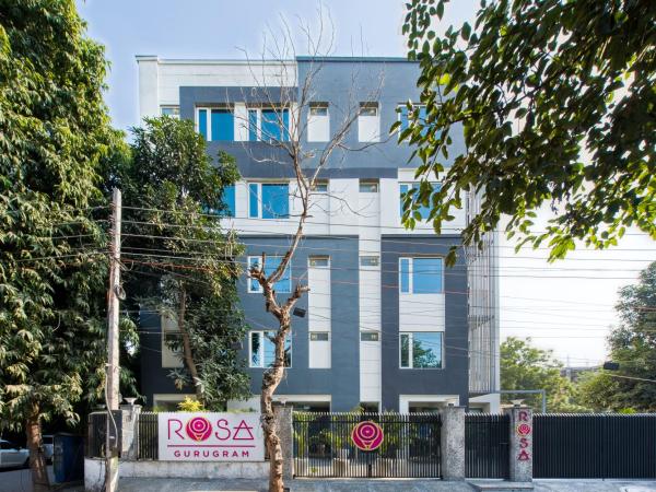 ROSASTAYS Gurugram Sec 31 : photo 9 de la chambre chambre deluxe double ou lits jumeaux