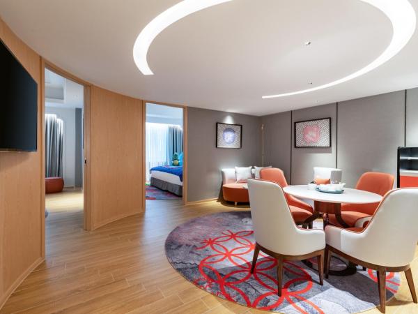 voco Guangzhou Shifu, an IHG Hotel : photo 1 de la chambre 2 king 2 bedroom suite living area kids theme