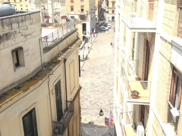 Sant'Oronzo B&B : photo 6 de la chambre chambre supérieure - vue sur place