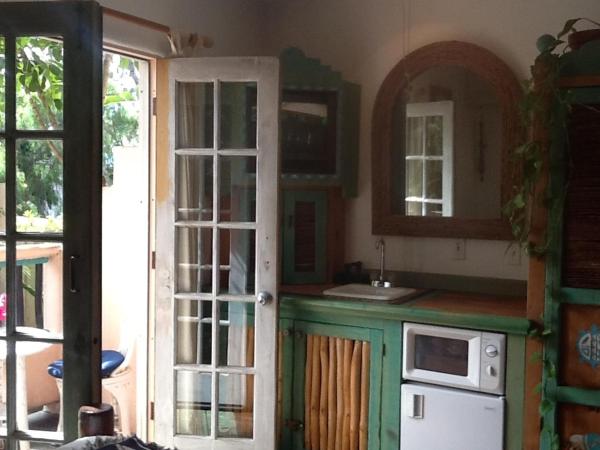 Les Artistes Inn : photo 3 de la chambre chambre lit queen-size avec balcon