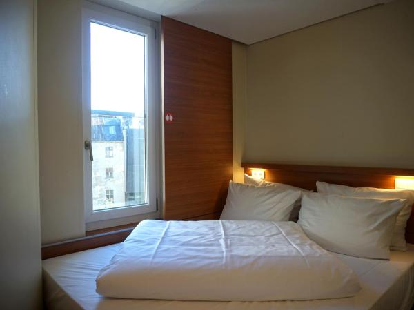 easyHotel Berlin Hackescher Markt : photo 3 de la chambre petite chambre double