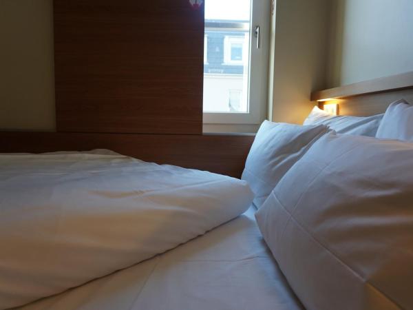 easyHotel Berlin Hackescher Markt : photo 4 de la chambre petite chambre double