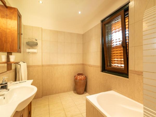 Corona Villa : photo 3 de la chambre chambre double deluxe avec baignoire