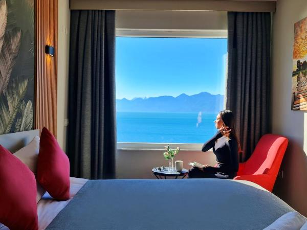 Letstay Panorama Suites : photo 1 de la chambre chambre double avec balcon - vue sur mer