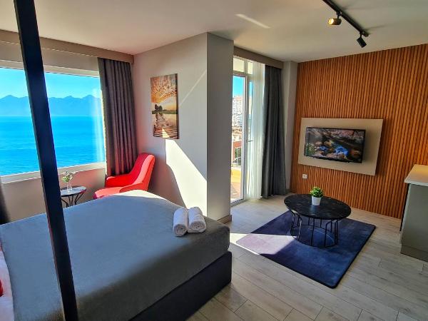 Letstay Panorama Suites : photo 3 de la chambre chambre double avec balcon - vue sur mer