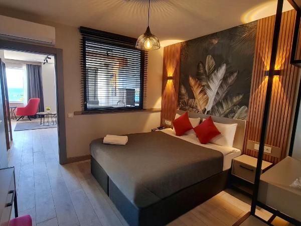 Letstay Panorama Suites : photo 5 de la chambre suite supérieure avec vue partielle sur la mer