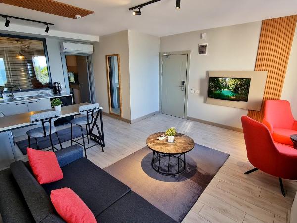 Letstay Panorama Suites : photo 4 de la chambre suite supérieure avec vue partielle sur la mer