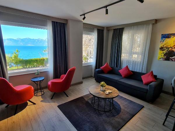 Letstay Panorama Suites : photo 3 de la chambre suite supérieure avec vue partielle sur la mer