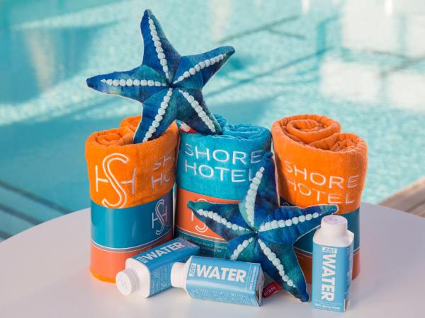 Shore Hotel : photo 4 de la chambre logement lit king-size - vue partielle sur océan