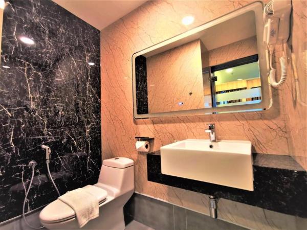 Prestigo Hotel - Johor Bharu : photo 1 de la chambre triple room(with bathtub)