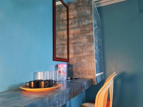 SM MANSION near Harbour & High court : photo 6 de la chambre chambre double standard