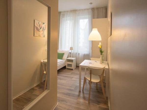 NEU: Zentral gelegene, stilvoll eingerichtete Zimmer mit eigener Teeküche : photo 4 de la chambre chambre double standard