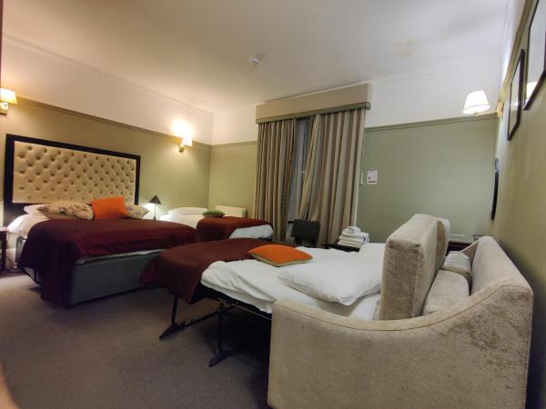 Blue Bells Hotel : photo 9 de la chambre chambre familiale