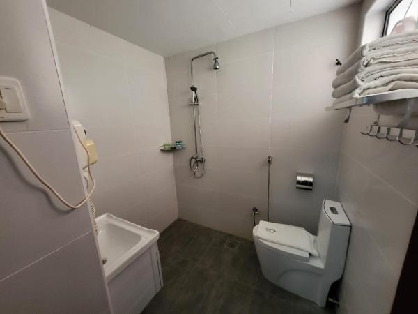 Poorna Hotel : photo 4 de la chambre chambre familiale supérieure