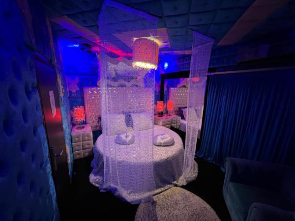 Xcite Hotel Salem : photo 2 de la chambre chambre lit king-size - vue sur jardin