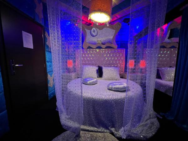 Xcite Hotel Salem : photo 1 de la chambre chambre lit king-size - vue sur jardin