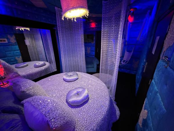 Xcite Hotel Salem : photo 3 de la chambre chambre lit king-size - vue sur jardin