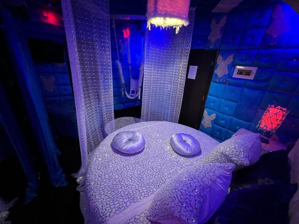 Xcite Hotel Salem : photo 4 de la chambre chambre lit king-size - vue sur jardin