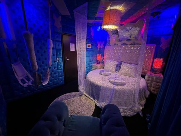 Xcite Hotel Salem : photo 5 de la chambre chambre lit king-size - vue sur jardin