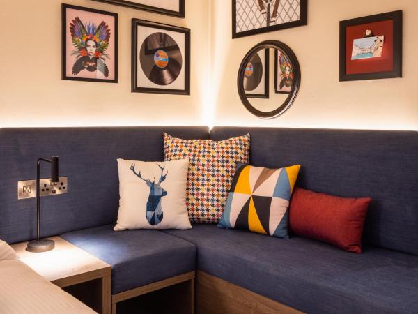 Hampton By Hilton Bath City : photo 10 de la chambre chambre lit queen-size avec canapé-lit