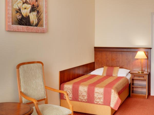 Ensana Centrální Lázně - Maria Spa : photo 6 de la chambre chambre simple supérieure avec accès au centre de bien-Être et à la salle de sport