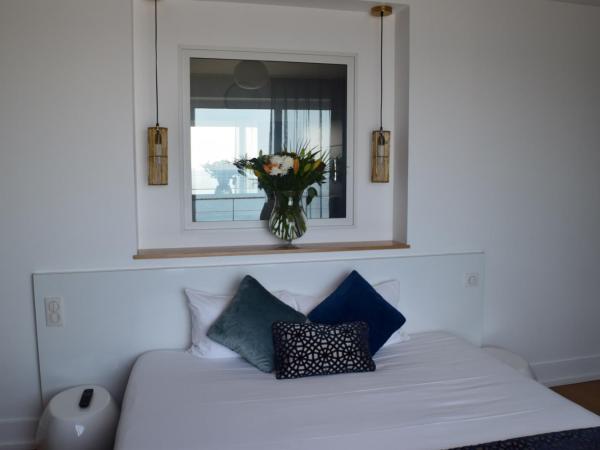 Les Sables Blancs : photo 5 de la chambre chambre double supérieure - vue sur mer - 2ème étage 