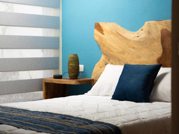 Villa Sofía Holiday Accommodation : photo 4 de la chambre chambre double - vue sur piscine