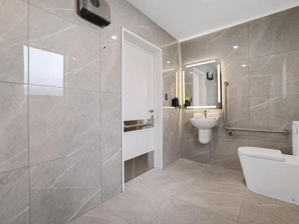 Golden Hotel : photo 3 de la chambre chambre lit king-size - accessible aux personnes à mobilité réduite