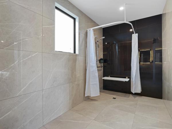 Golden Hotel : photo 4 de la chambre chambre lit king-size - accessible aux personnes à mobilité réduite