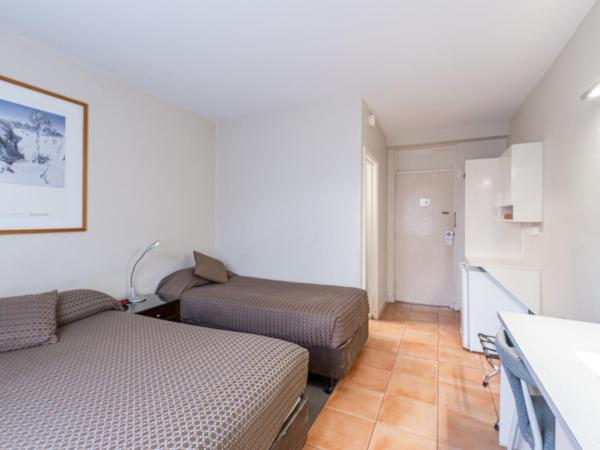 Forrest Hotel & Apartments : photo 6 de la chambre chambre lits jumeaux