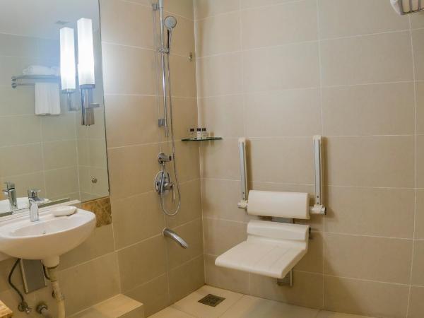 Holiday Inn Cochin, an IHG Hotel : photo 1 de la chambre chambre lit king-size - accessible aux personnes à mobilité réduite