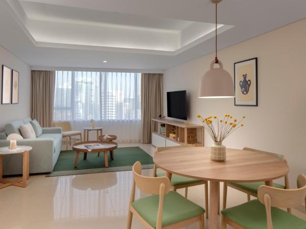 Staybridge Suites Dubai Internet City, an IHG Hotel : photo 8 de la chambre suite 1 chambre lit king-size - accessible aux personnes à mobilité réduite